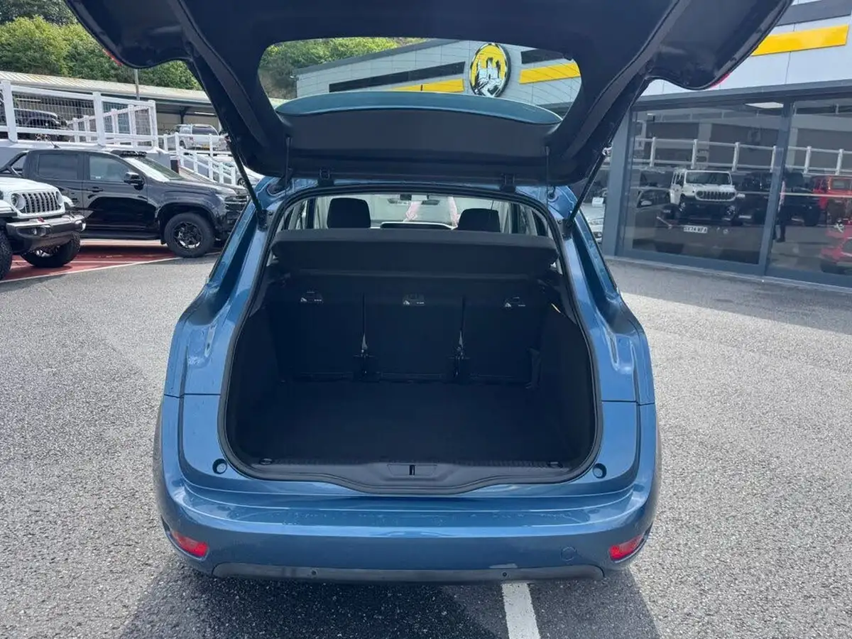 2015-citroen-c4-picasso-16bluehdi-vtr-120ps-big-16