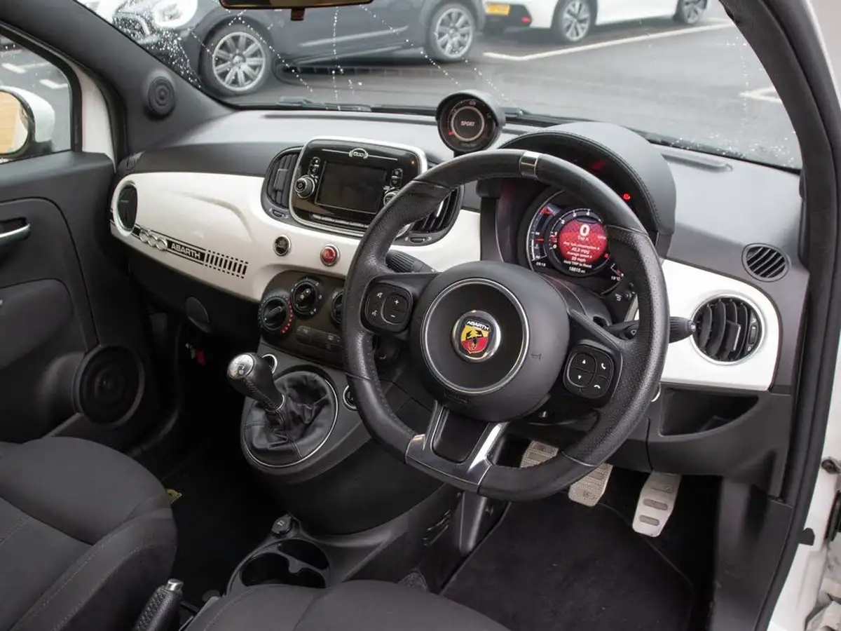 2019-abarth-595-14-tjet-big-3