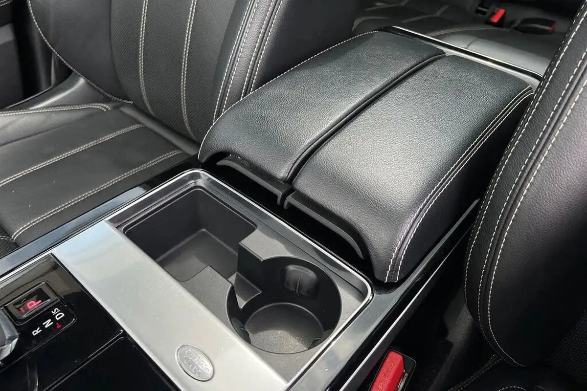 2021-land-rover-range-rover-velar-big-45