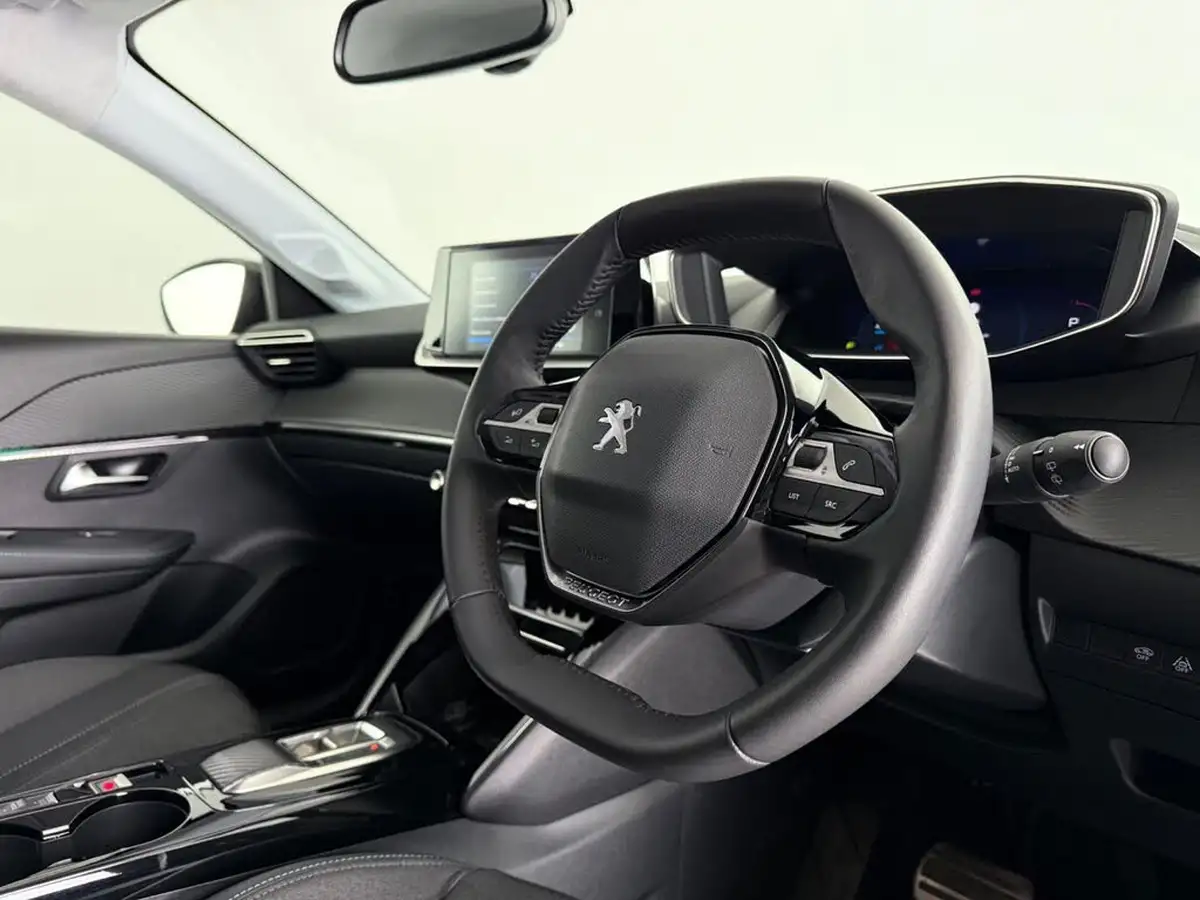 2023-peugeot-208-12-puretech-allure-premium-130ps-eat8-big-19