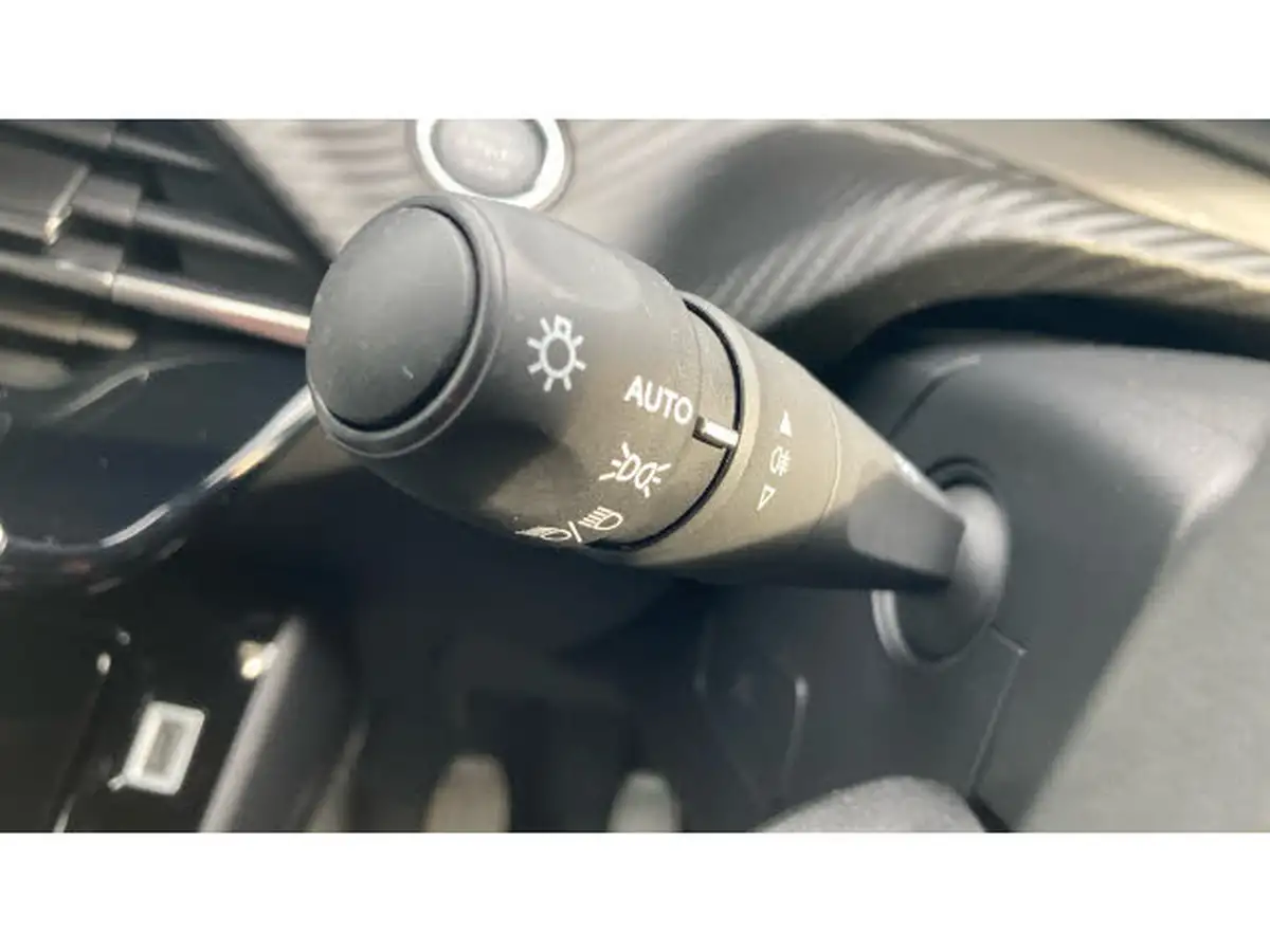 2025-peugeot-2008-suv-12-puretech-allure-130ps-big-23