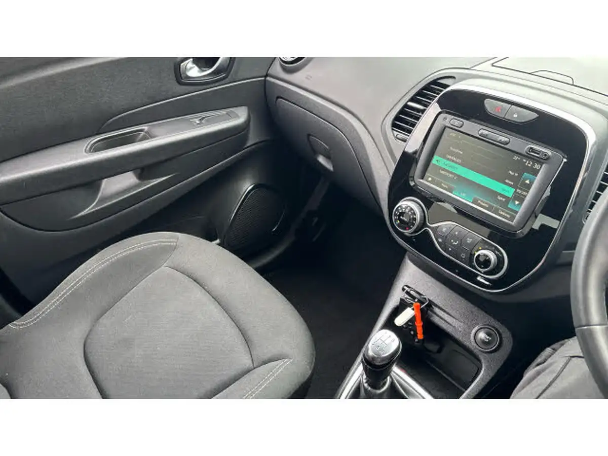2019-renault-captur-09-tce-iconic-big-13