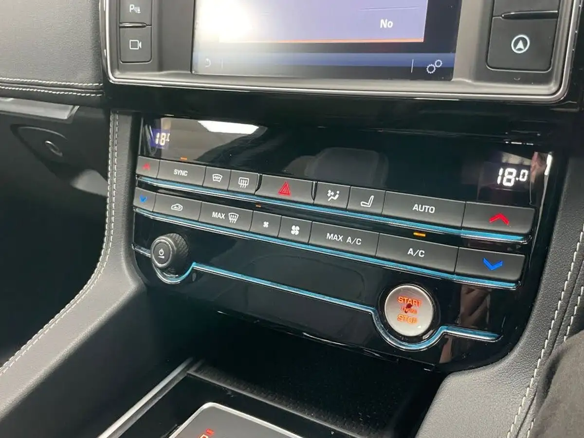 2018-jaguar-f-pace-20-i4d-r-sport-180ps-awd-auto-big-42