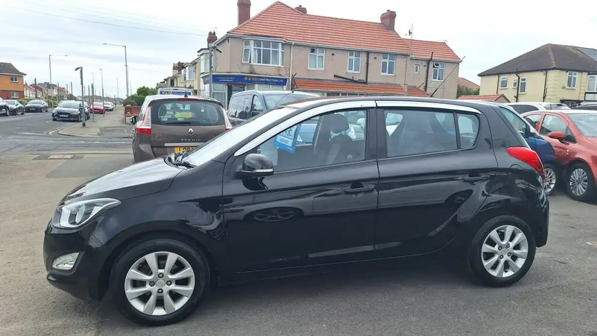 2013-hyundai-i20-14-active-100ps-auto-big-8