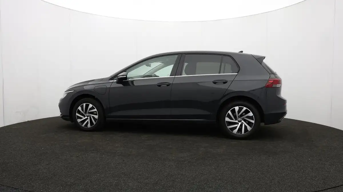 2023-volkswagen-golf-14-tsi-ehybrid-style-big-65