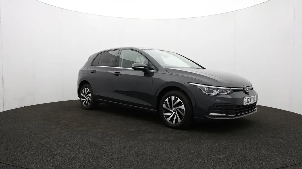 2023-volkswagen-golf-14-tsi-ehybrid-style-big-41