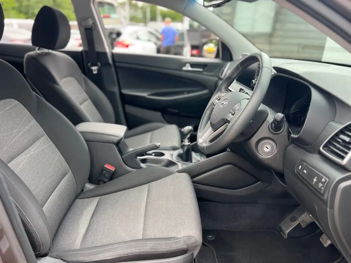 2019-hyundai-tucson-16-gdi-se-nav-big-13