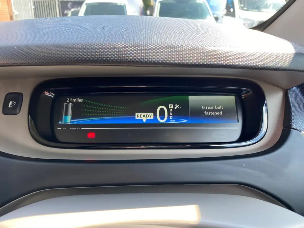 2018-renault-zoe-e-dynamique-nav-rapid-charge-big-37