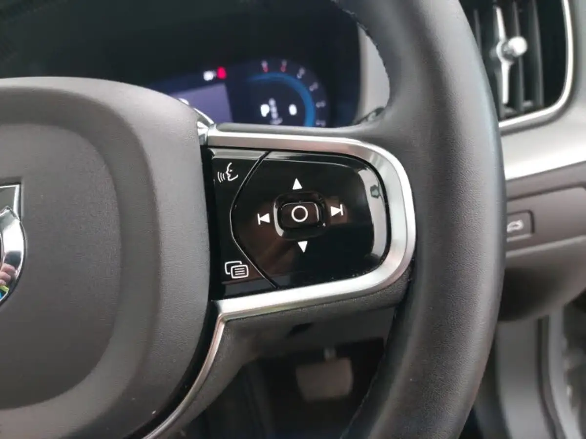 2023-volvo-xc60-20-b5-plus-big-13