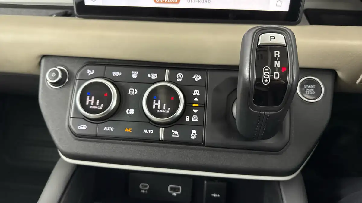 2020-land-rover-110-defender-20-d240-hse-110-big-18