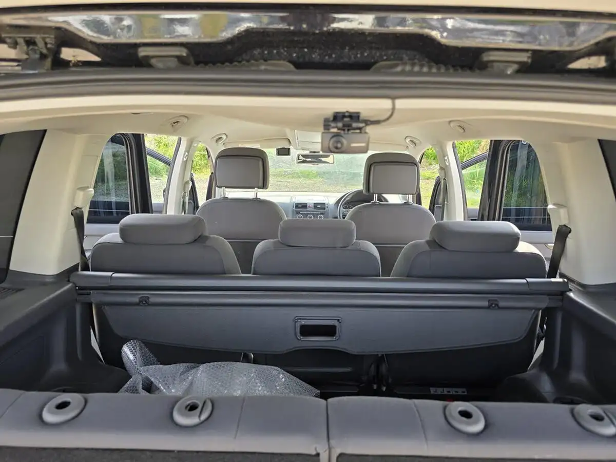 2014-volkswagen-touran-big-33