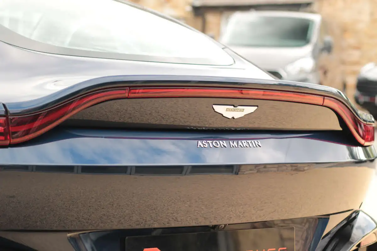 2019-aston-martin-vantage-40-v8-vantage-big-36