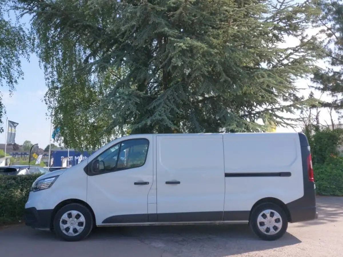2022-renault-trafic-20dci-ll30-130-business-panel-big-3