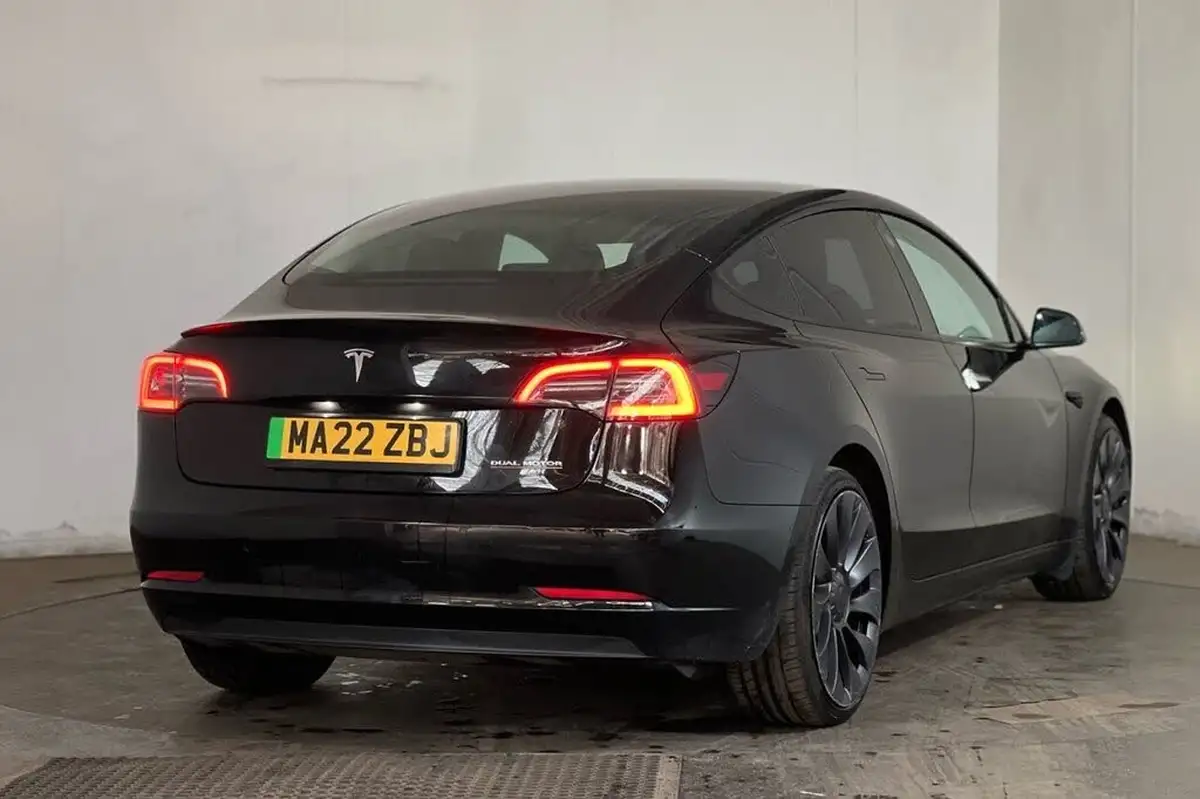 2022-tesla-model-3-e-performance-big-23