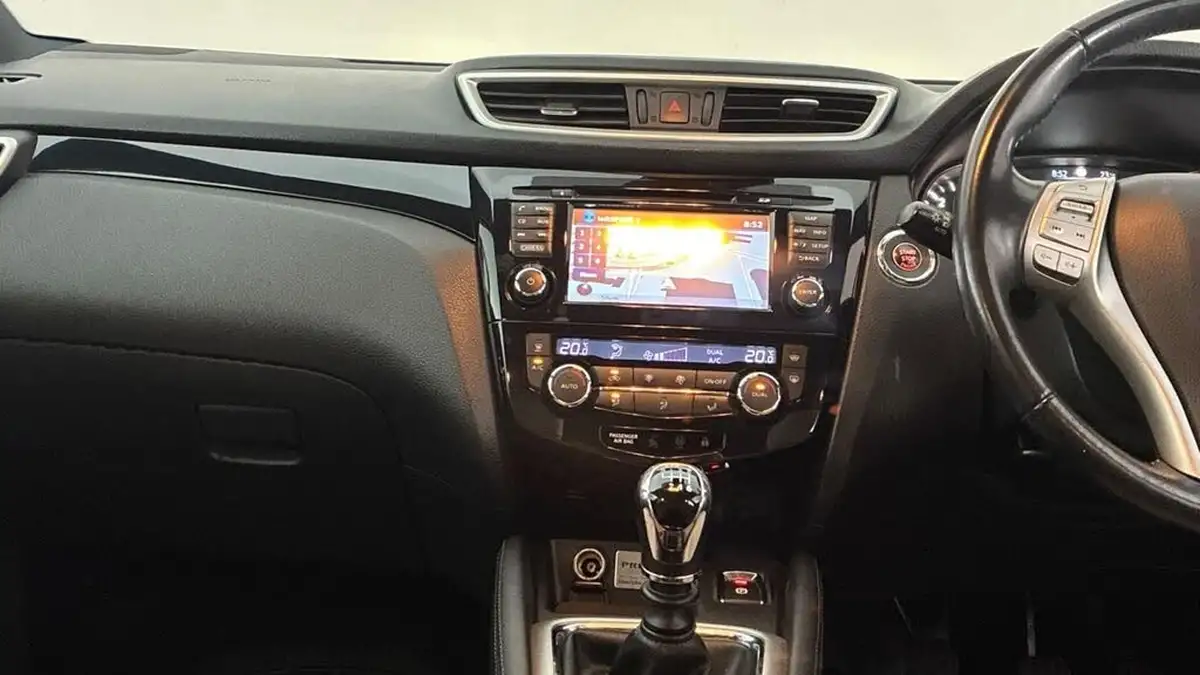 2014-nissan-qashqai-16dci-premier-limited-edition-big-11