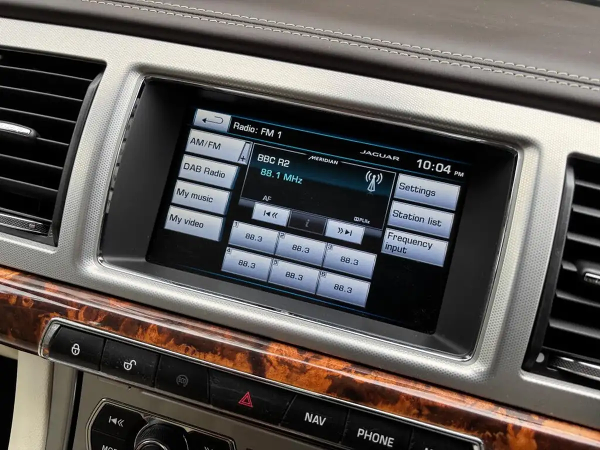 2014-jaguar-xf-30td-portfolio-saloon-4d-big-46