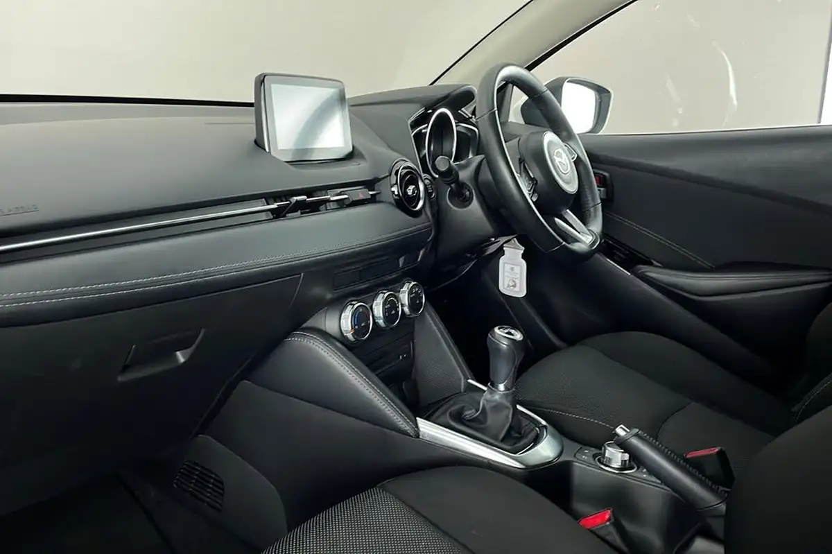 2019-mazda-mazda2-15-sport-nav-big-9
