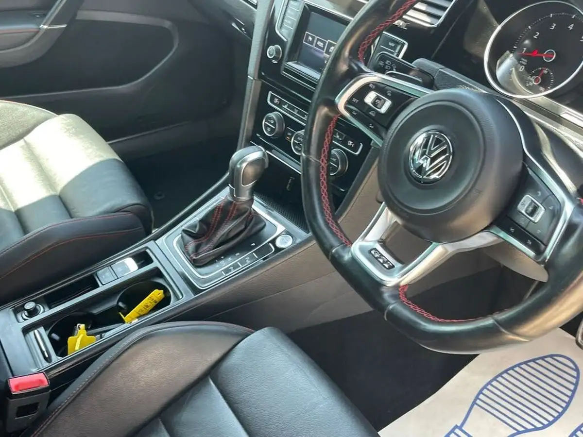 2014-volkswagen-golf-20-gti-230ps-performance-pk-hatchback-5d-dsg-big-8