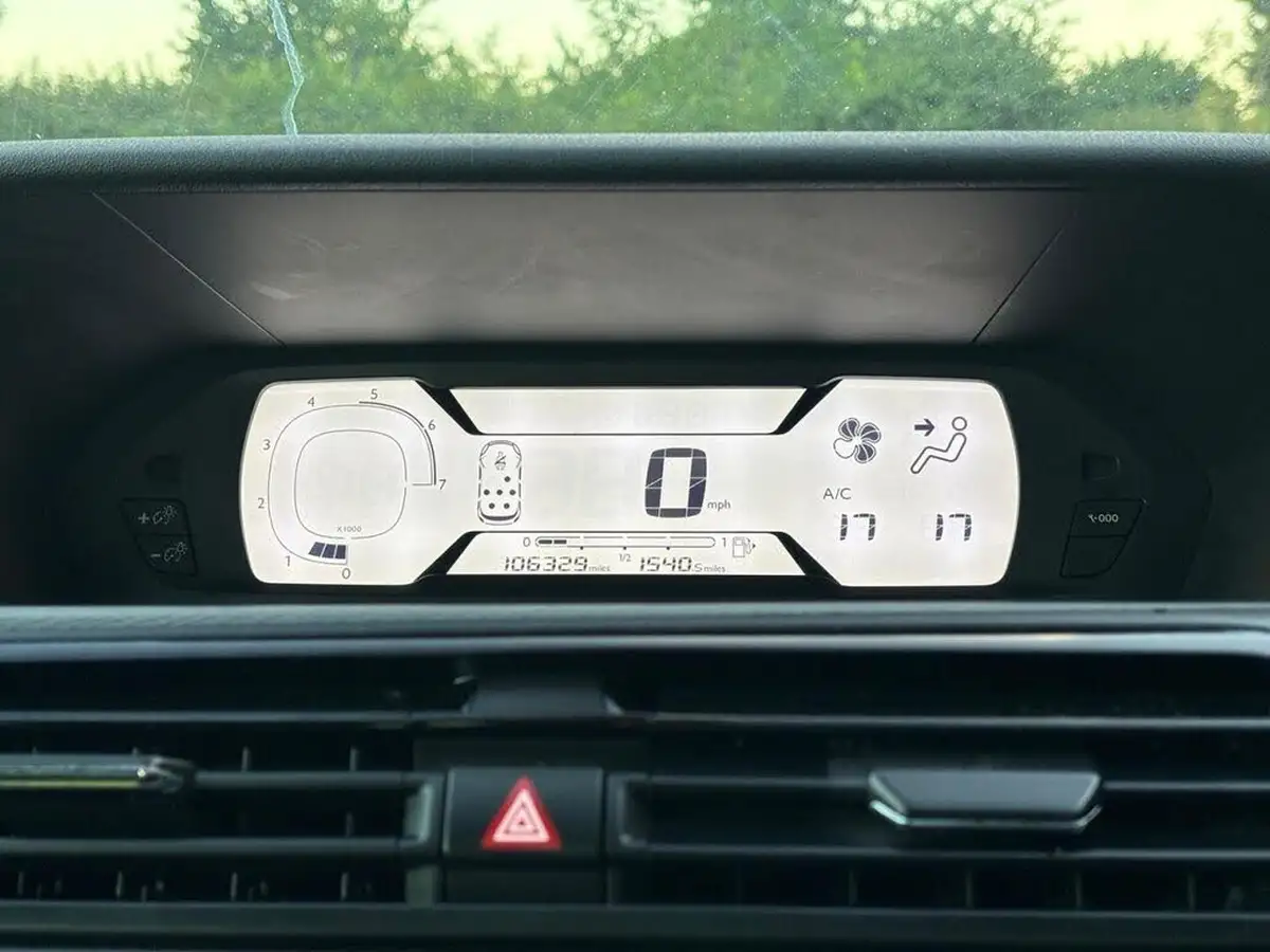 2014-citroen-grand-c4-picasso-16e-hdi-vtr-115ps-big-24