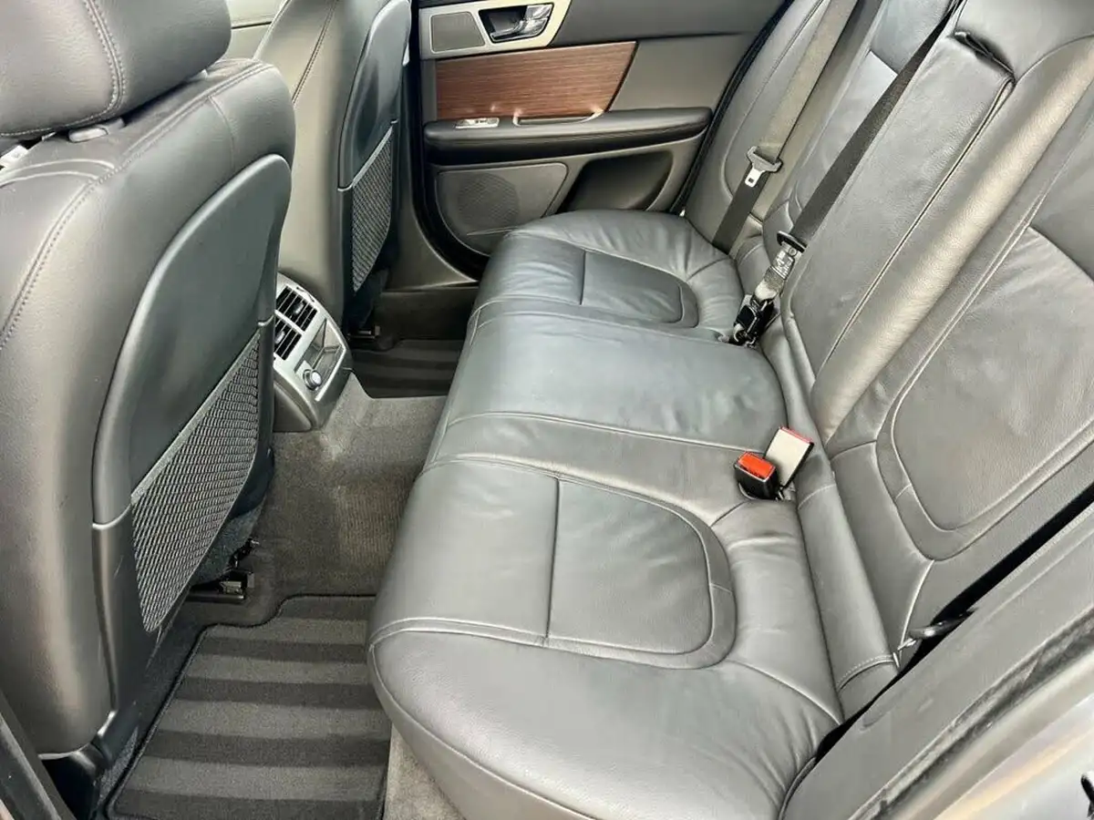 2015-jaguar-xf-22td-luxury-200ps-saloon-4d-big-31