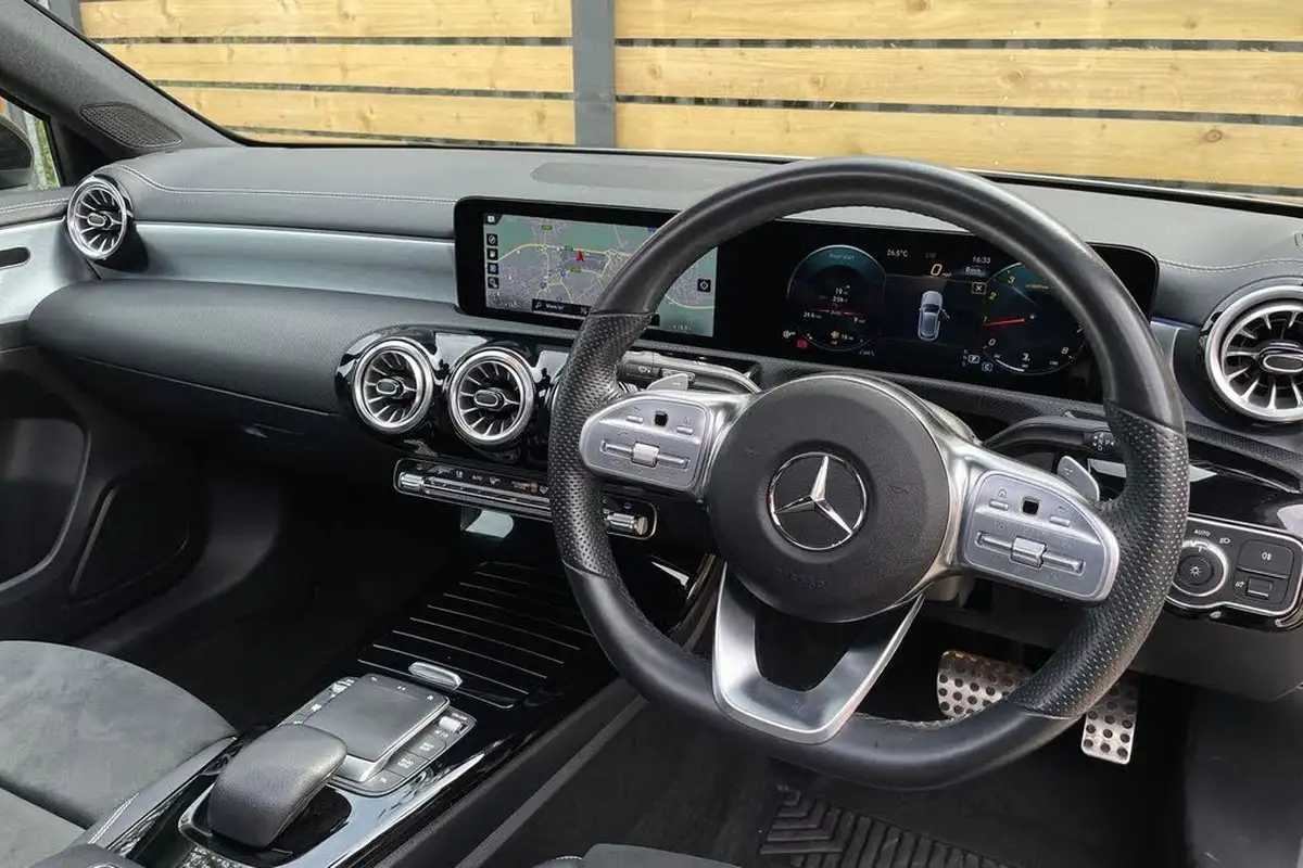 2021-mercedes-benz-a-class-13-a200-exclusive-edition-7g-dct-big-27