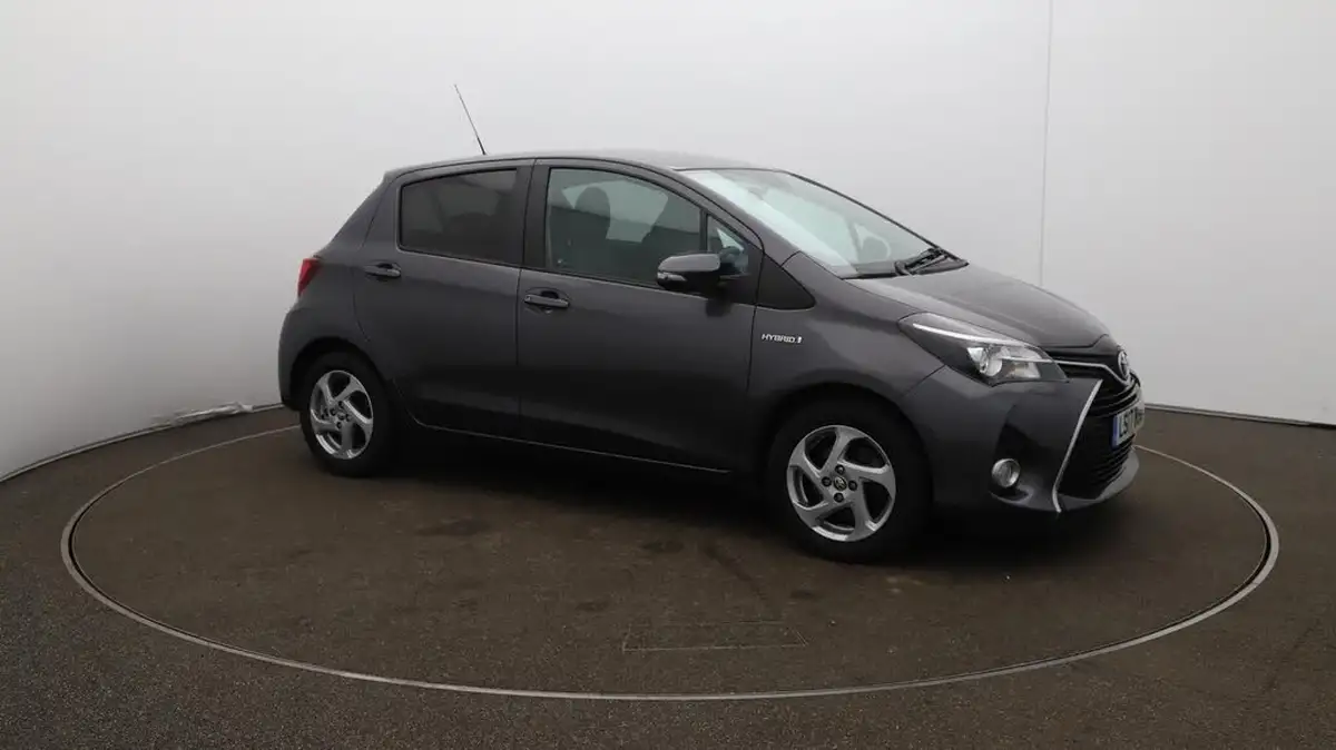 2017-toyota-yaris-15-vvt-i-icon-hybrid-big-45