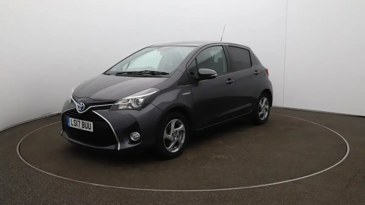 2017-toyota-yaris-15-vvt-i-icon-hybrid-big-69