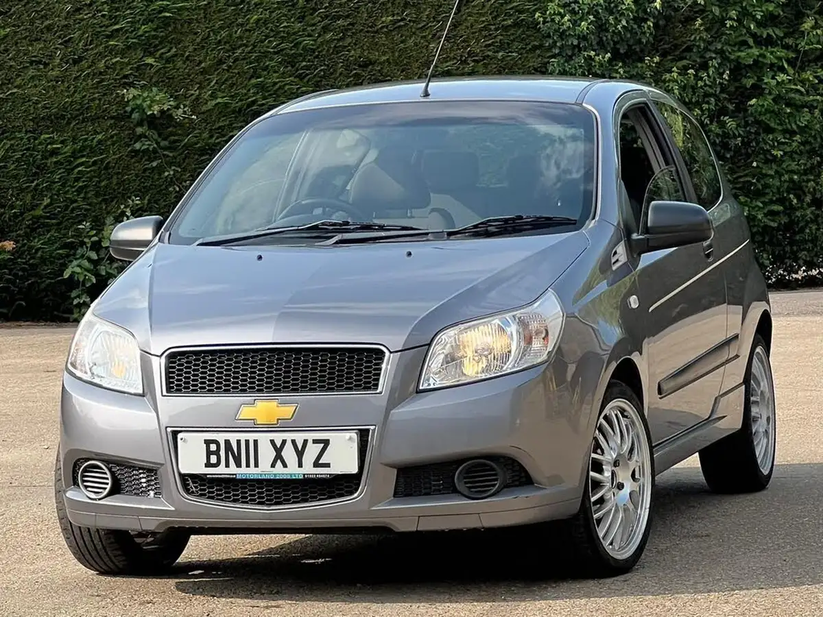 2011-chevrolet-aveo-12-s-3d-big-2