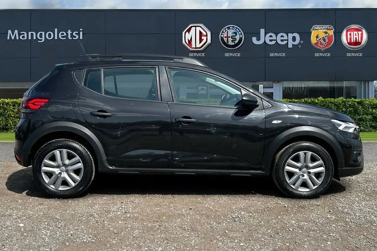2023-dacia-sandero-10-tce-essential-90bhp-big-4