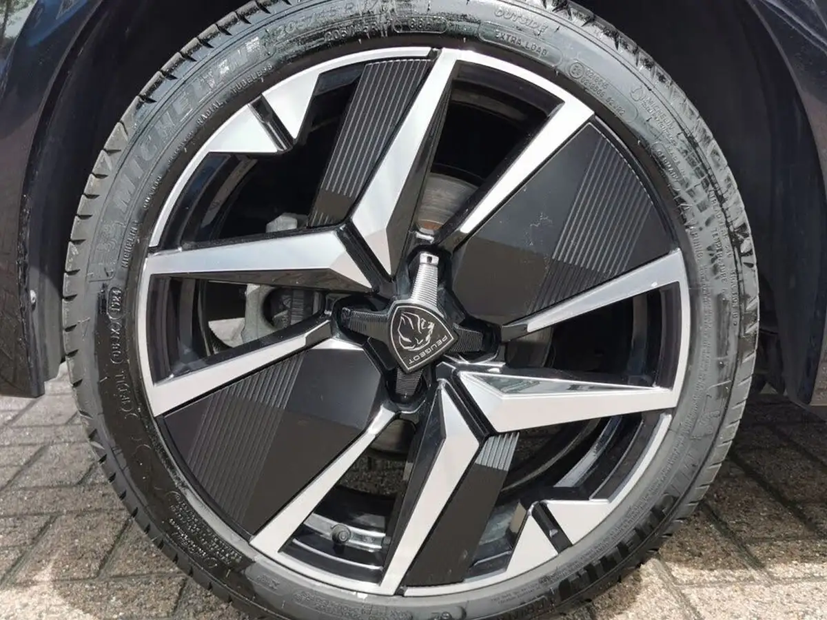 2024-peugeot-208-e-gt-156ps-51kwh-big-30