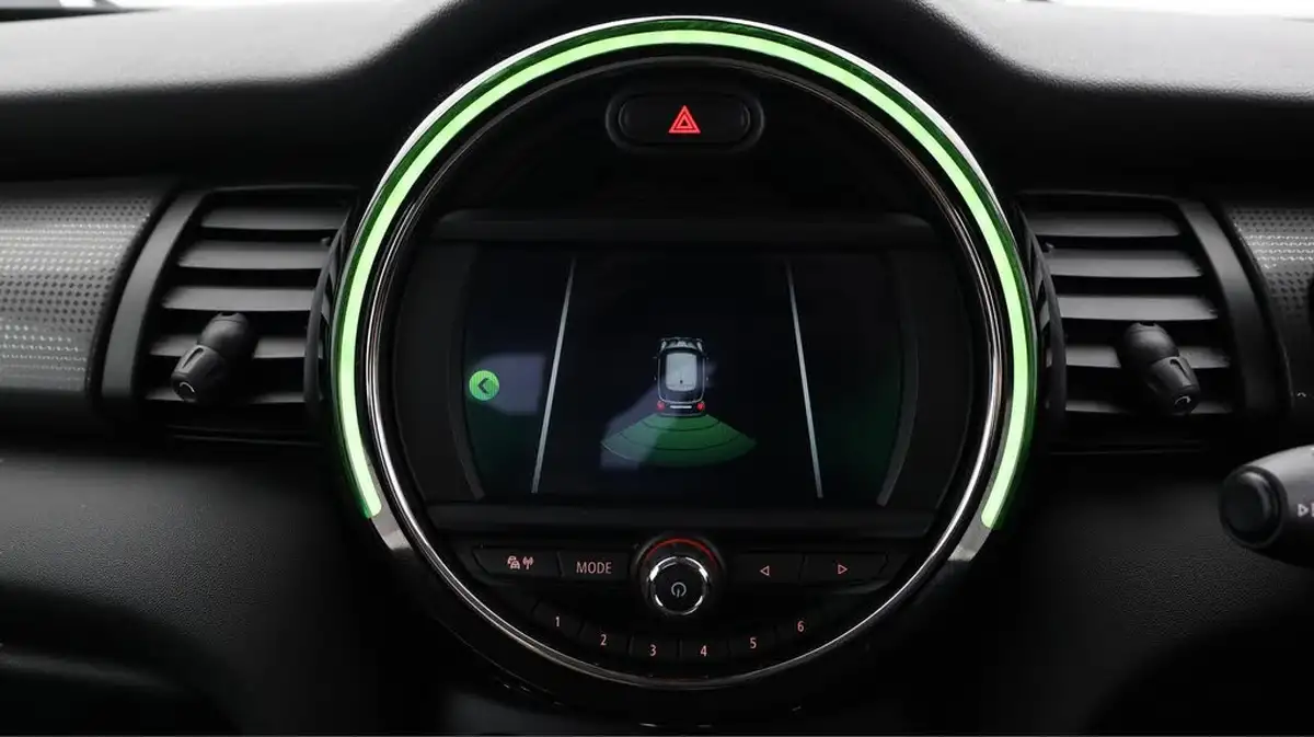 2020-mini-cooper-15-cooper-classic-nav-hatchback-3d-big-24
