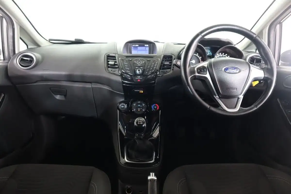 2016-ford-fiesta-125-zetec-5d-big-15