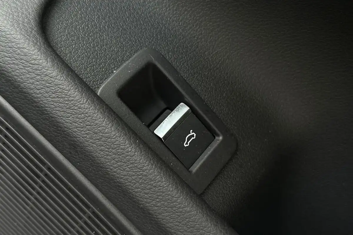 2024-audi-a4-avant-20-35-tfsi-black-edition-big-29