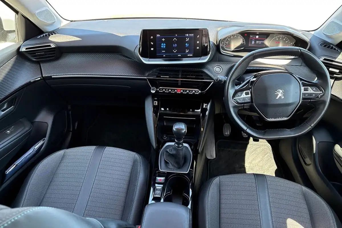 2021-peugeot-208-12-puretech-allure-100bhp-big-10