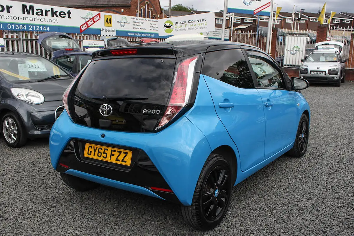 2015-toyota-aygo-10-vvt-i-x-cite-2-68bhp-x-tra-convenience-5d-big-2