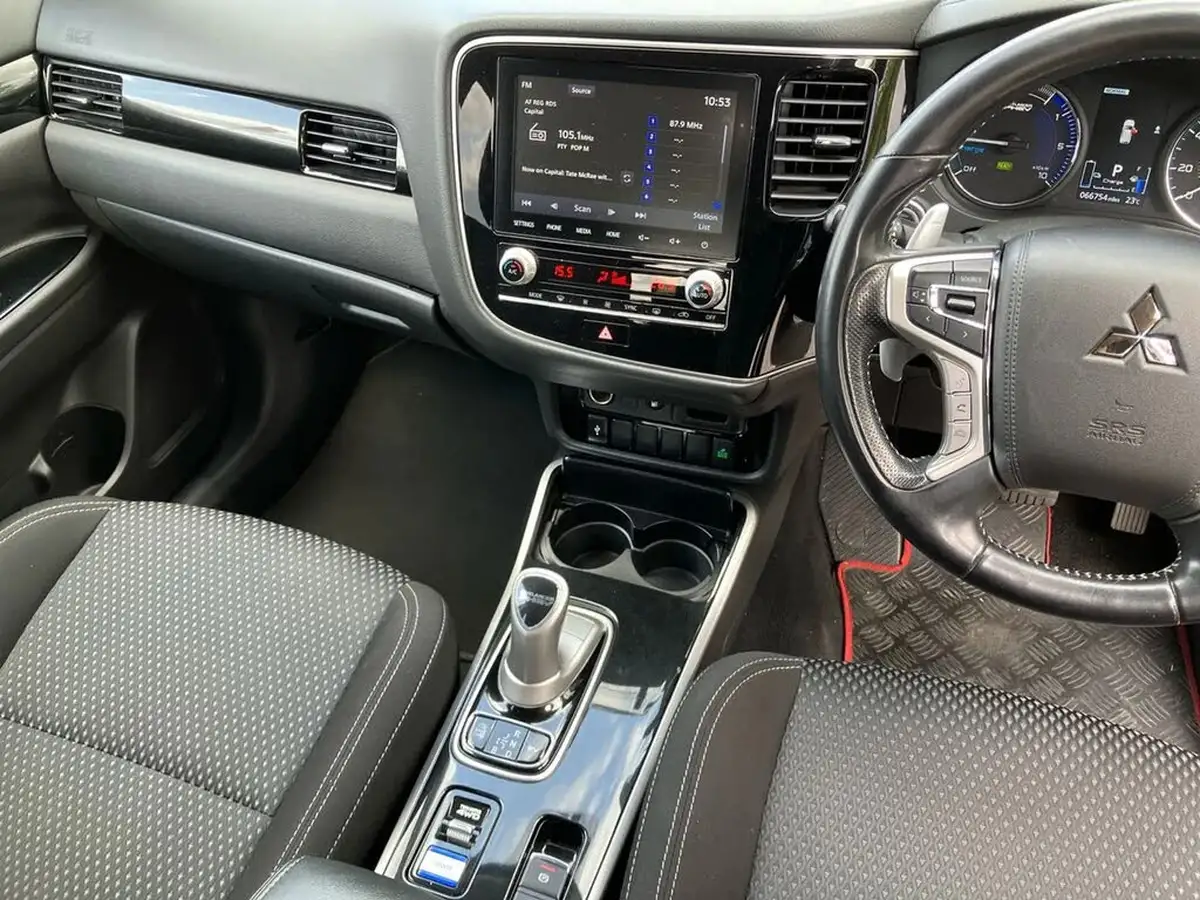 2020-mitsubishi-outlander-24-design-phev-big-19