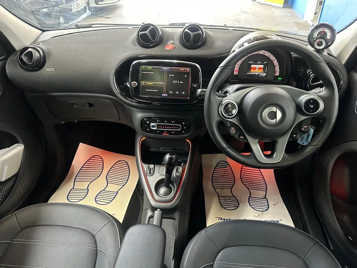 2021-smart-forfour-eq-exclusive-big-28
