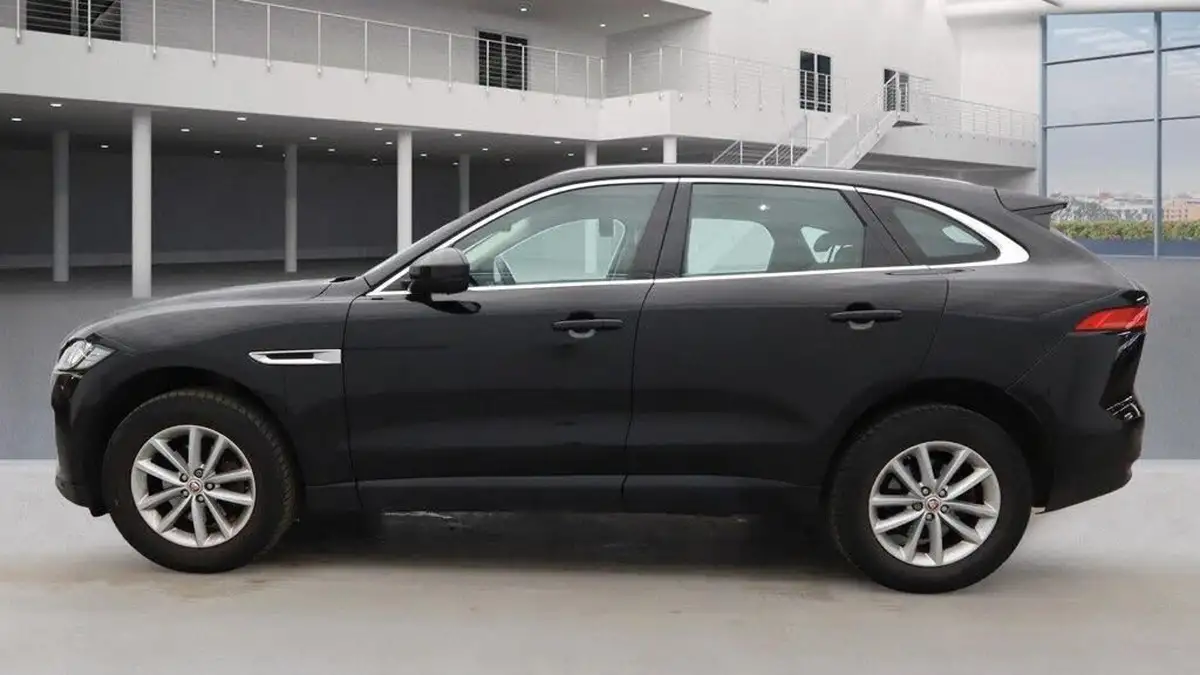 2017-jaguar-f-pace-20-i4d-prestige-180ps-awd-ss-auto-big-9