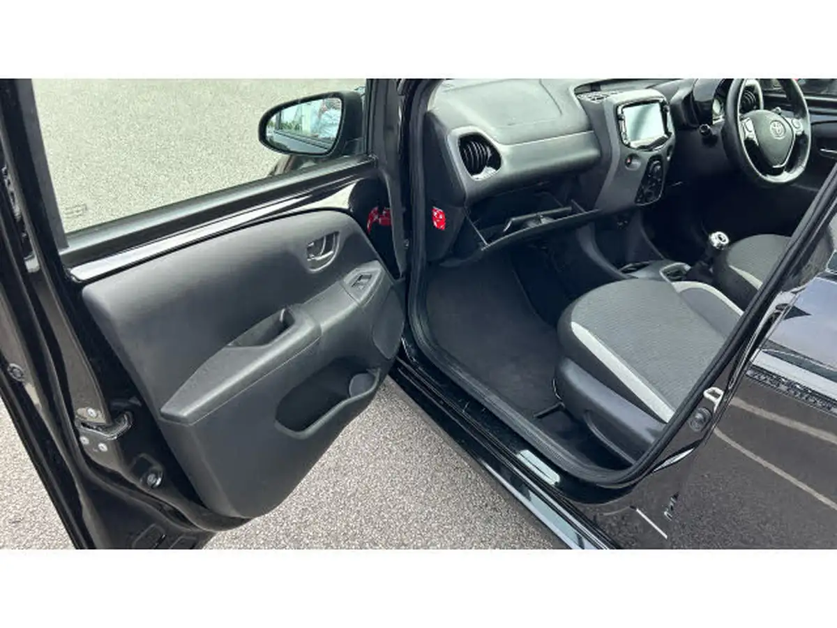 2021-toyota-aygo-10-vvt-i-x-play-tss-big-21