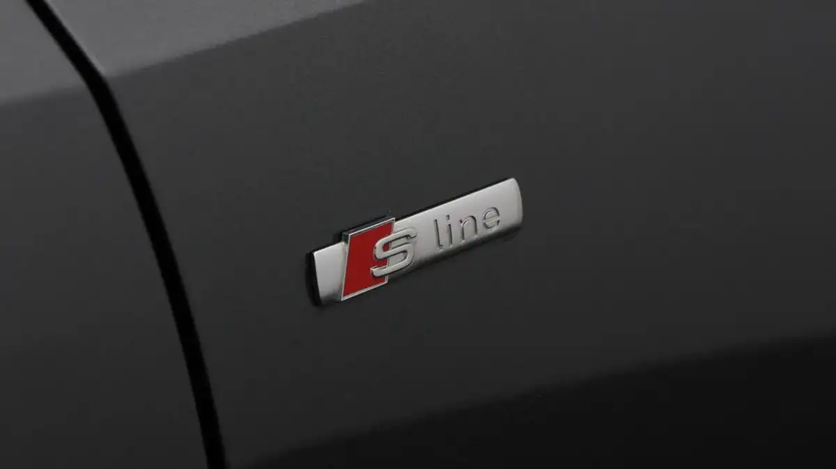 2023-audi-a4-avant-20-35-tdi-black-edition-big-36