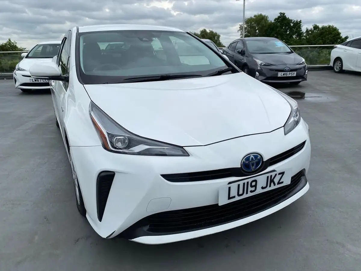 2019-toyota-prius-big-3
