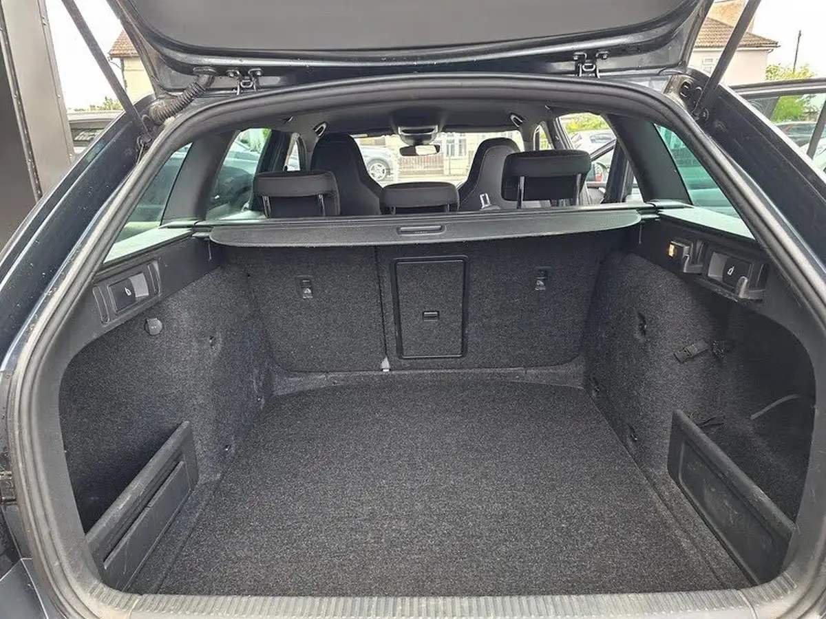2017-skoda-octavia-20tdi-vrs-estate-big-22