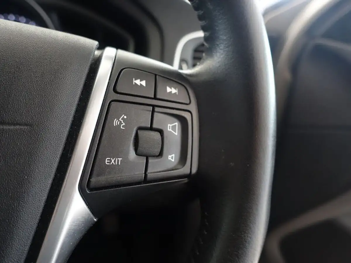2016-volvo-v40-20td-d3-inscription-geartronic-big-22