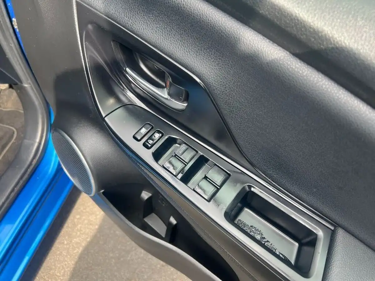 2015-toyota-yaris-15-vvt-i-excel-hybrid-15in-big-19