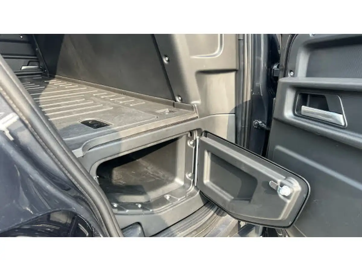 2023-land-rover-110-defender-30-d300-hard-top-x-dynamic-hse-110-big-17