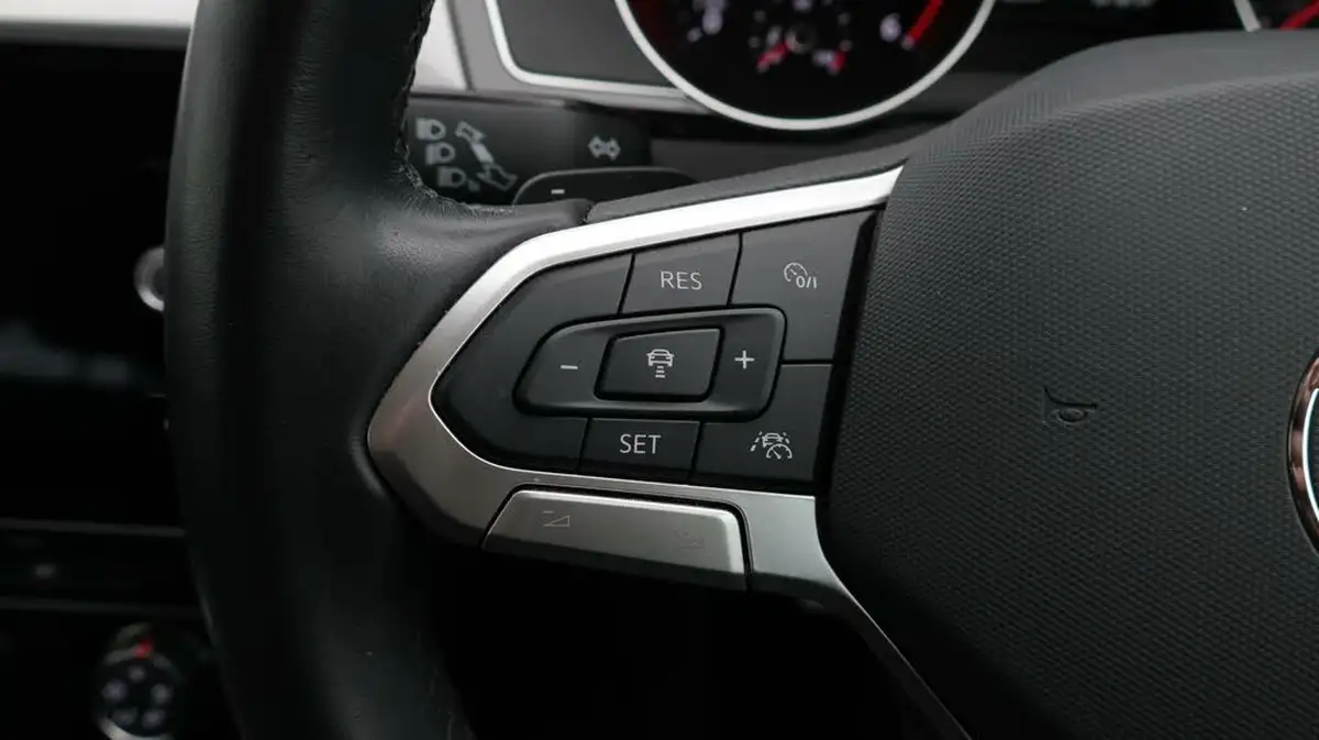 2022-volkswagen-passat-20tdi-se-nav-150ps-estate-5d-dsg-big-22
