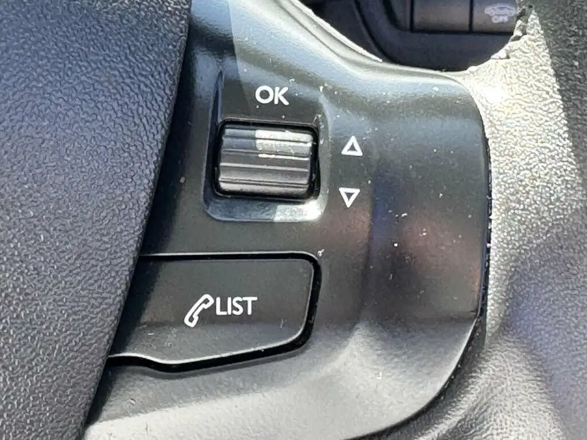 2018-peugeot-2008-suv-12-puretech-active-82bhp-ss-big-14