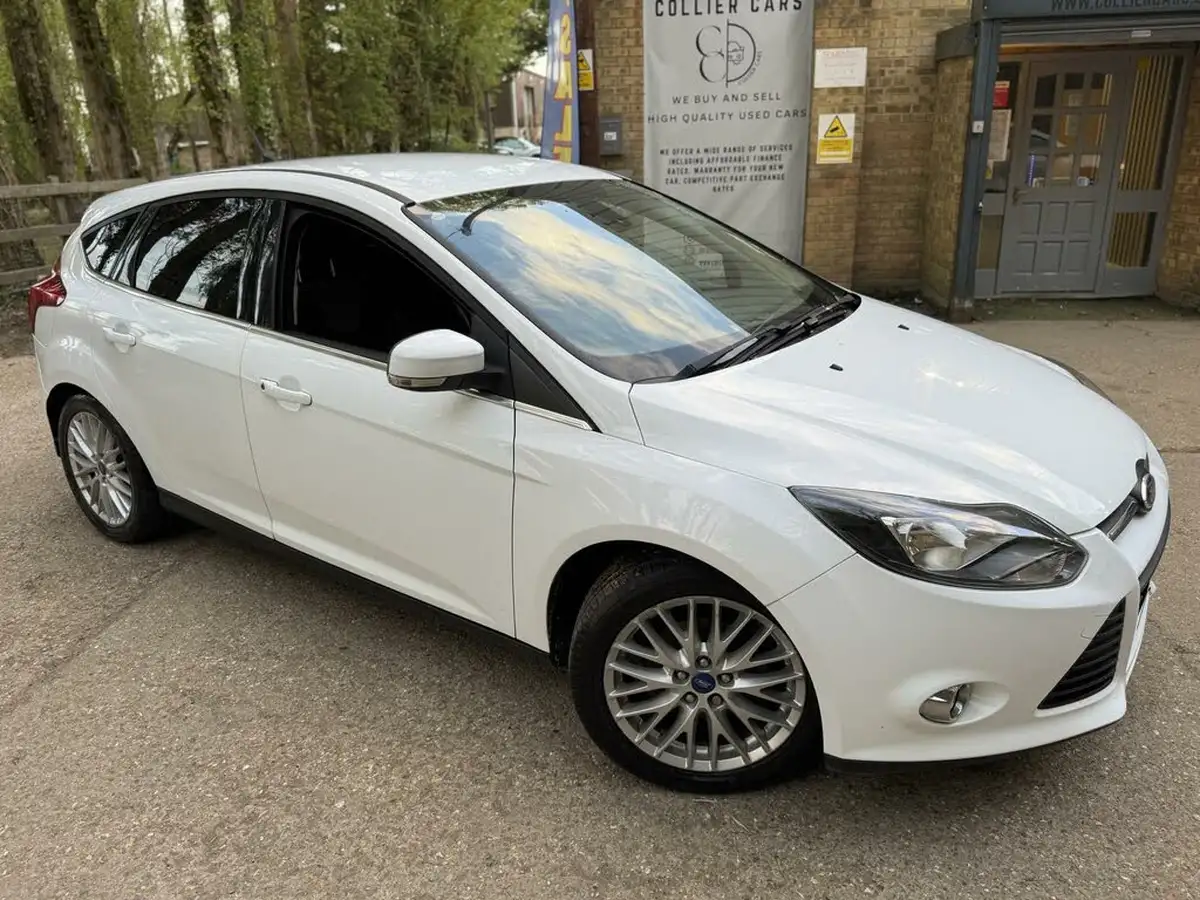 2014-ford-focus-10-zetec-125ps-ss-hatchback-big-14