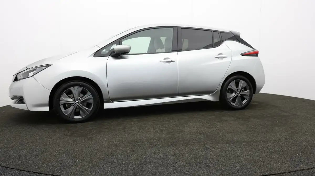 2021-nissan-leaf-e-tekna-big-57