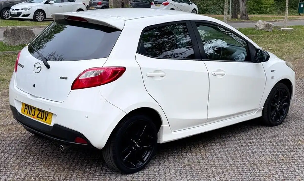 2013-mazda-mazda2-13-venture-big-4